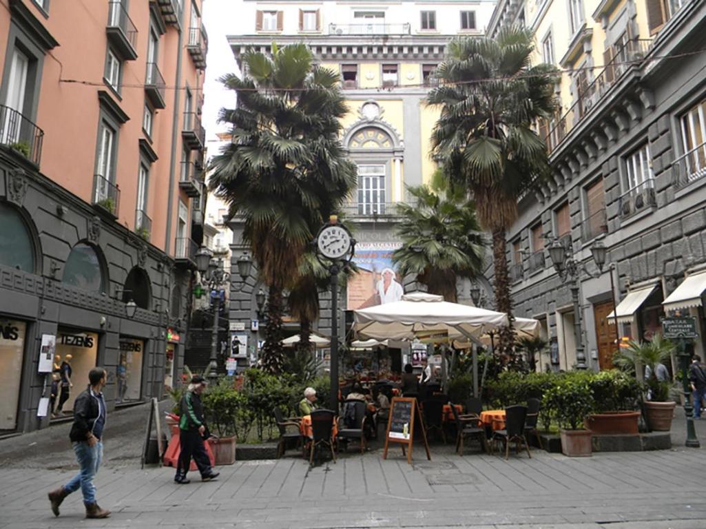 Casa Vacanze Napoli Centro Carmen & Sara Exterior foto