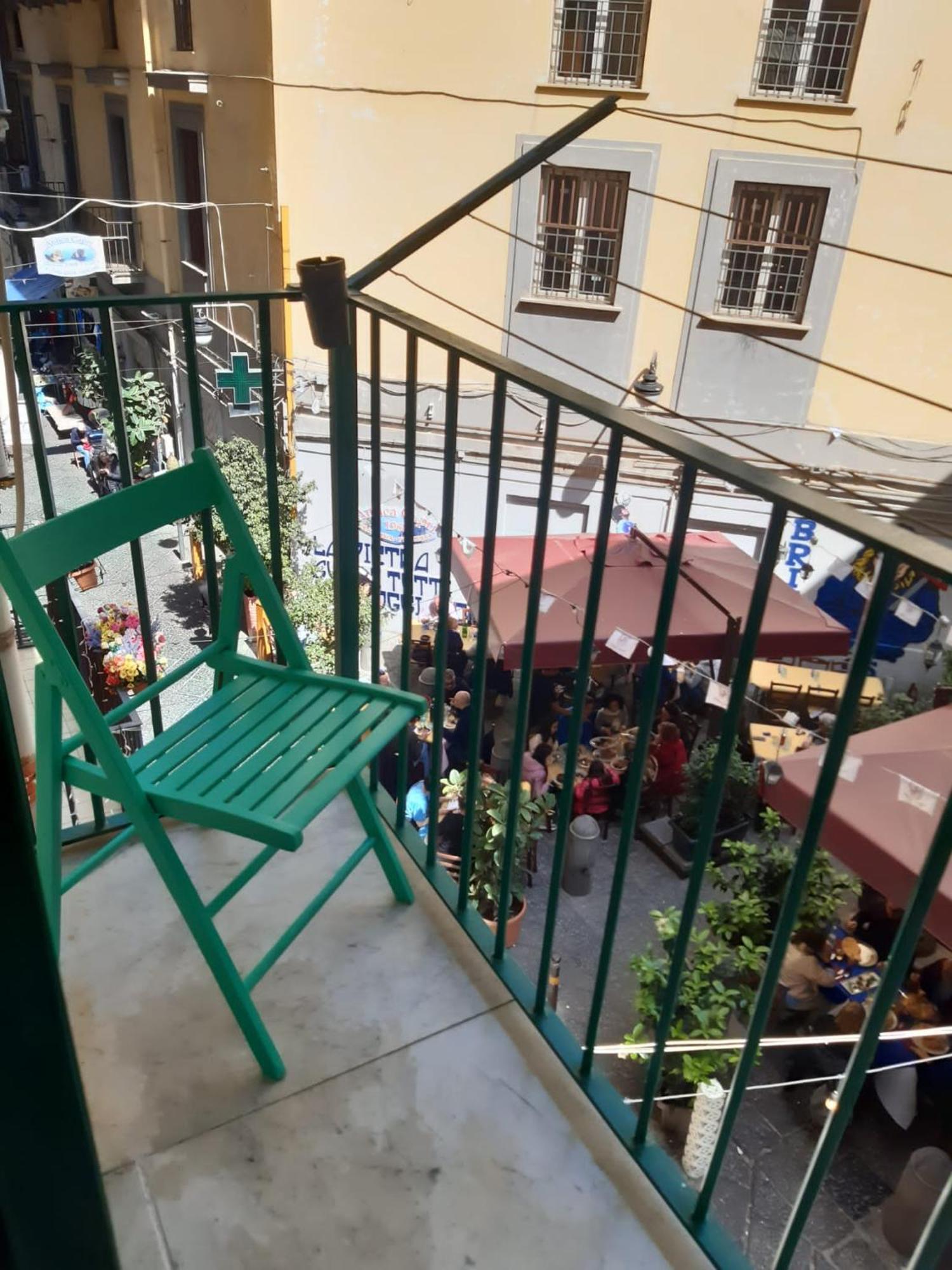 Casa Vacanze Napoli Centro Carmen & Sara Exterior foto